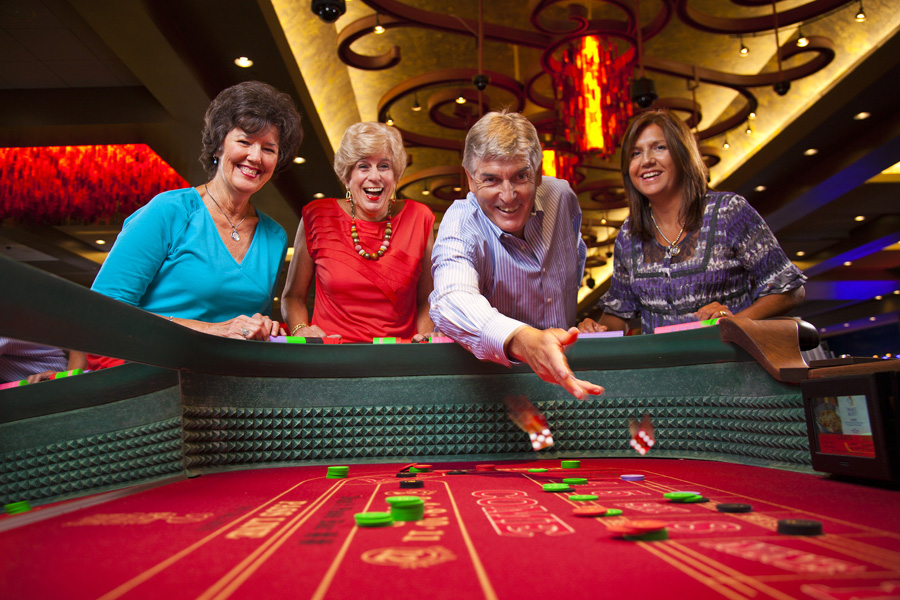 playing-craps-in-casino
